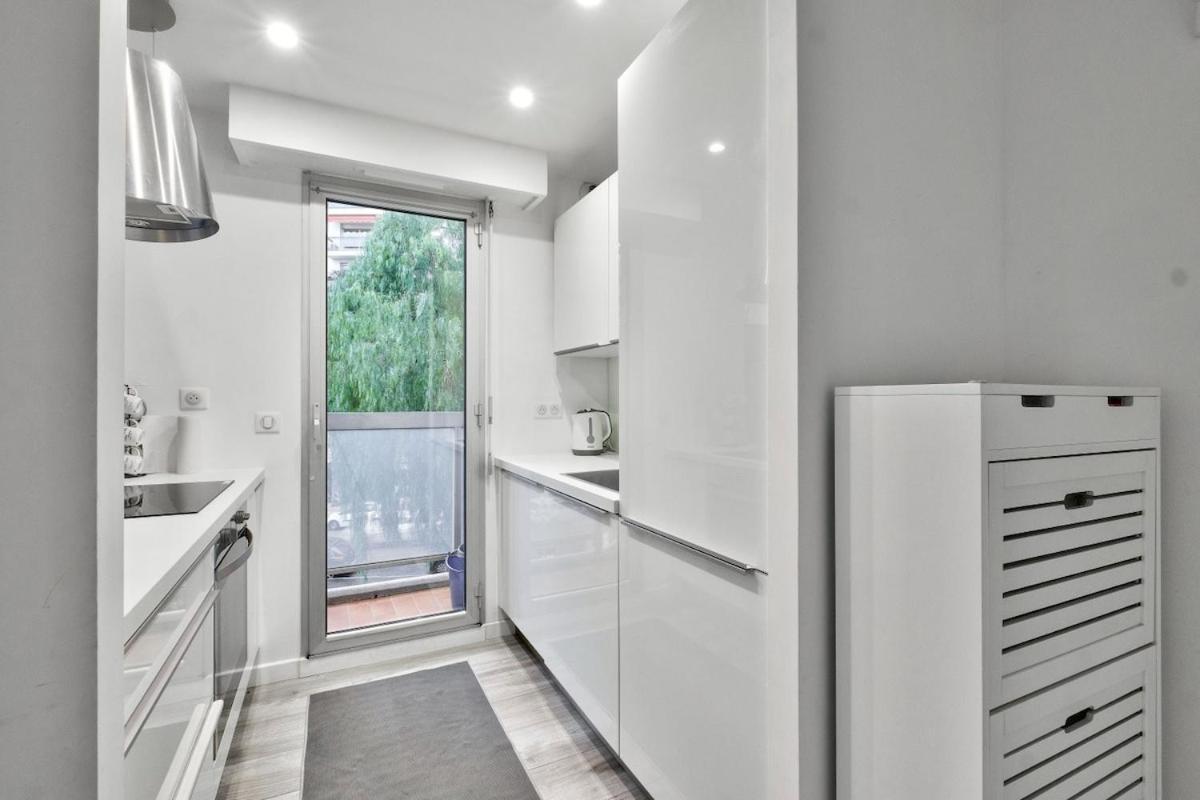Flat With Balcony 15min From Promenade Des Appartamento